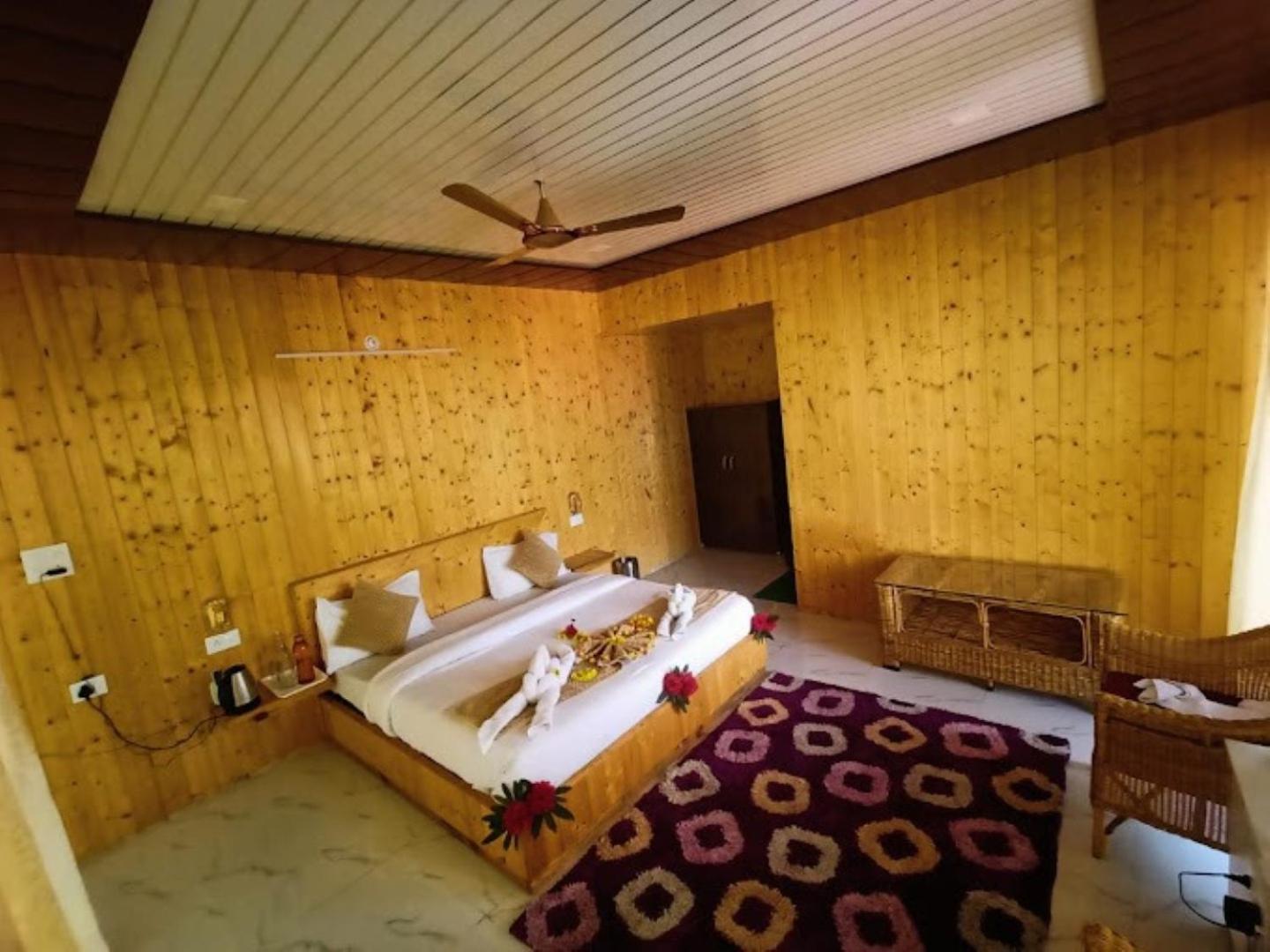The Village Retreat Resort , Guptkashi Gupta Kāshi Eksteriør billede
